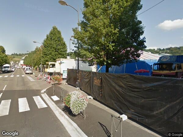 UN IMMEUBLE A USAGE COMMERCIAL ET HABITATION