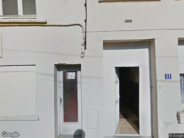 UN IMMEUBLE A USAGE D'HABITATION