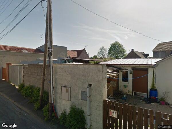 UNE  MAISON A USAGE D'HABITATION