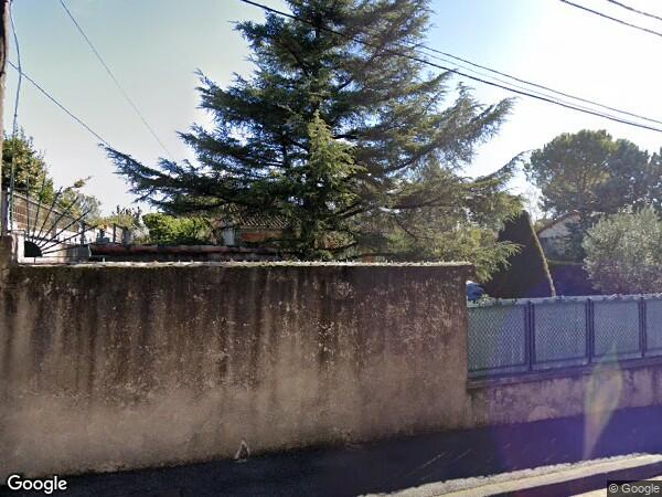 UNE MAISON A USAGE D'HABITATION