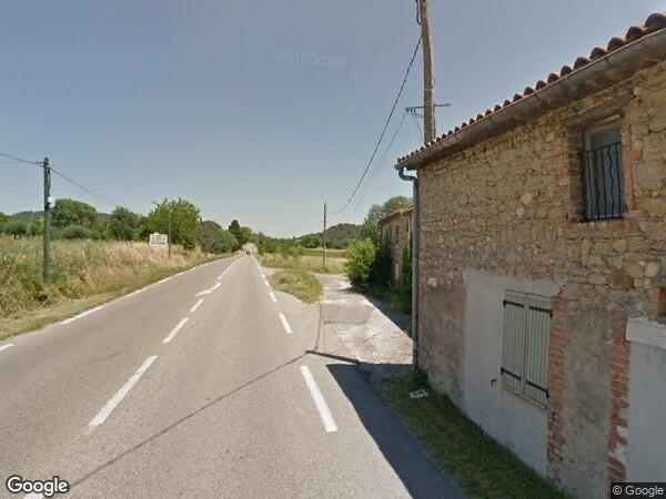 UN MAS AVEC COUR JARDINET ET GARAGE