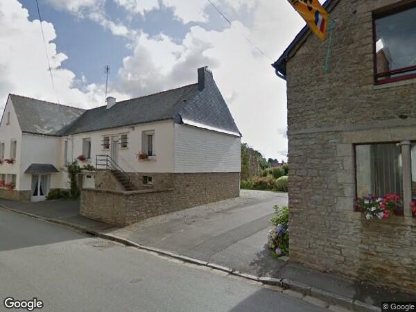 UNE  MAISON A USAGE D'HABITATION