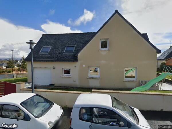 UNE  MAISON D'HABITATION