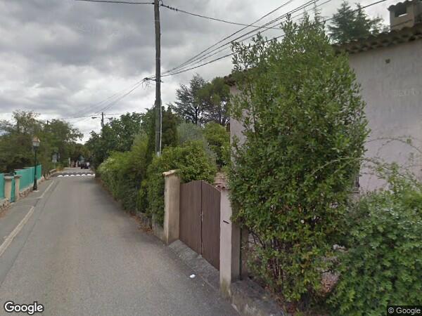 UNE  MAISON A USAGE D'HABITATION