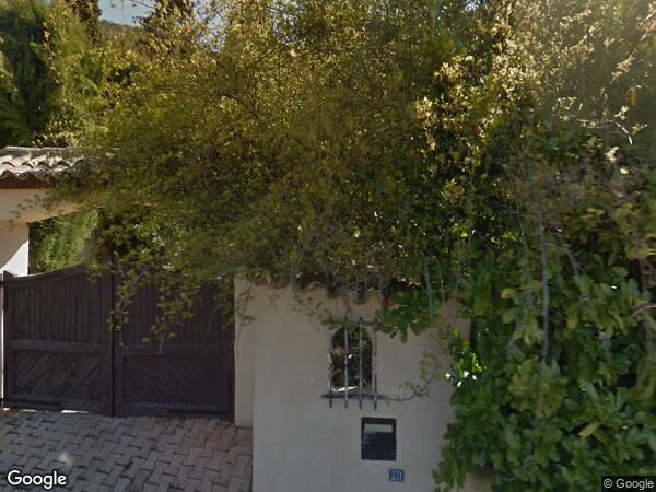 UNE   MAISON INDIVIDUELLE DE 6 PIÈCES PRINCIPALES   