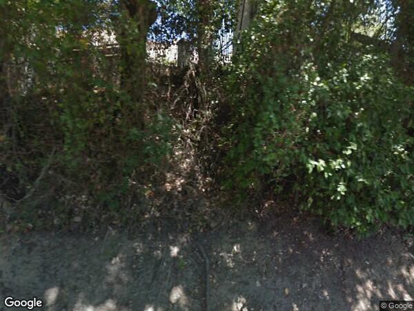 UNE MAISON À USAGE D’ HABITATION AVEC PISCINE ET TERRAIN ATTENANT