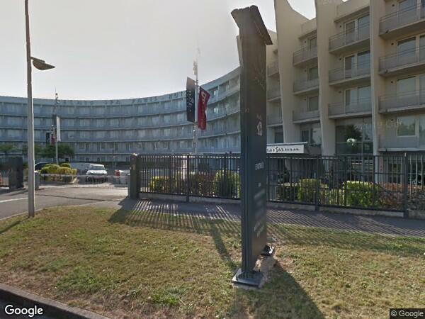 UN APPARTEMENT AVEC EMPLACEMENT DE VOITURE