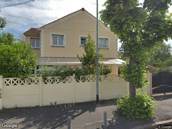 UN PAVILLON D'HABITATION