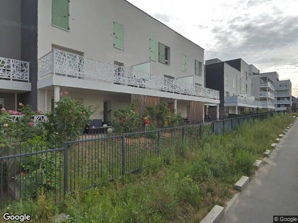 UN  APPARTEMENT ET UNE AIRE DE STATIONNEMENT DOUBLE