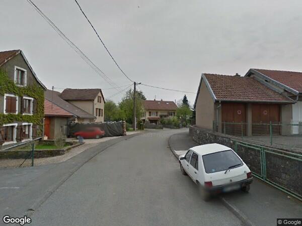 UNE  MAISON D'HABITATION AVEC LOCAL PROFESSIONNEL