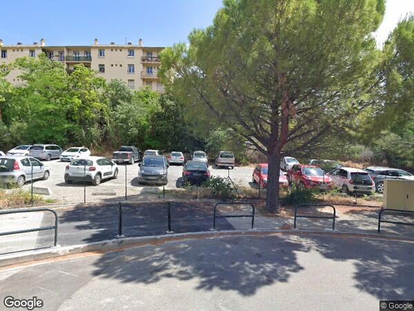 UNE  CHAMBRE DE SERVICE