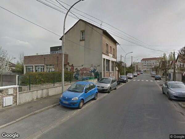 UN APPARTEMENT AVEC DEUX GARAGES, UNE CAVE ET UN EMPLACEMENT DE STATIONNEMENT