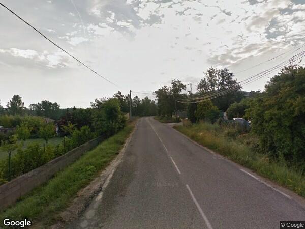 UNE MAISON D'HABITATION AVEC TERRAIN AUTOUR