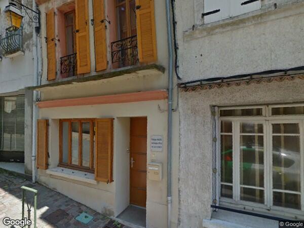 UNE  MAISON DE VILLE MITOYENNE