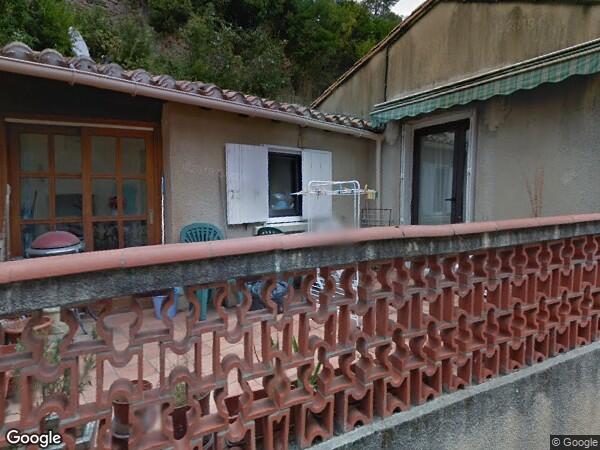 UNE  MAISON D'HABITATION 