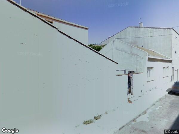 UNE  MAISON D'HABITATION