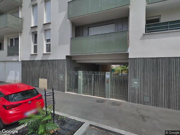 UN  APPARTEMENT AVEC EMPLACEMENT DE STATIONNEMENT