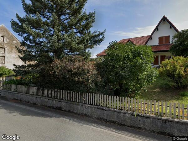 UN IMMEUBLE A USAGE D'HABITATION