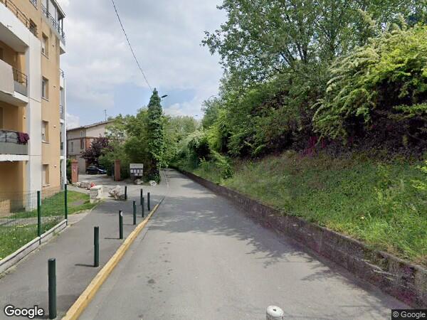 UN  APPARTEMENT T4 EN DUPLEX AVEC DEUX PARKINGS