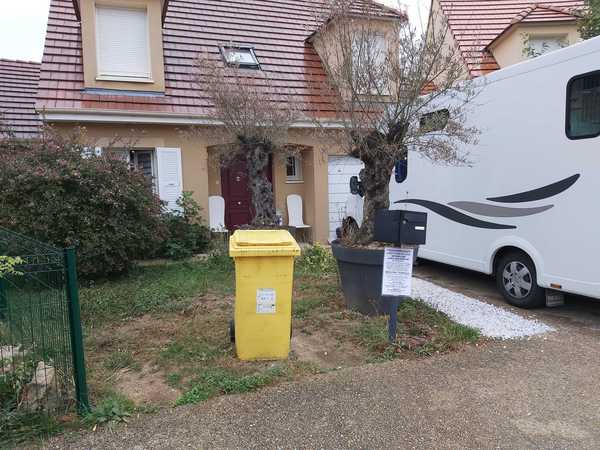 UN PAVILLON D'HABITATION