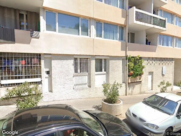 UNE  MAISON D'HABITATION