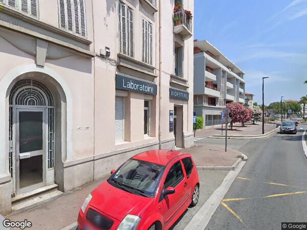 DEUX APPARTEMENTS AVEC  UN DÉBARRAS ET  UNE CHAMBRE
