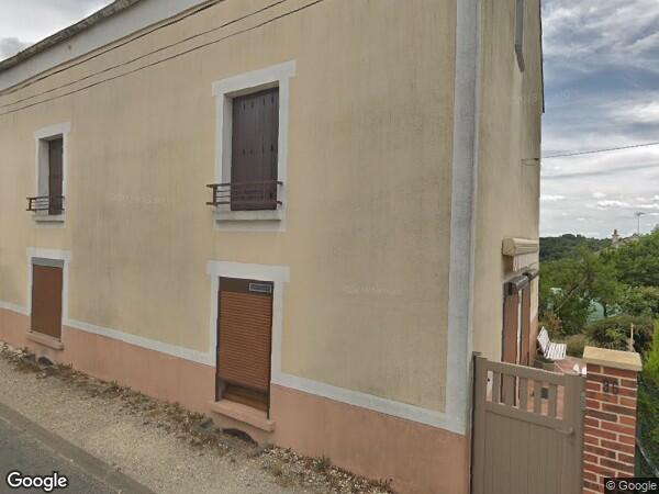 UNE  MAISON D'HABITATION