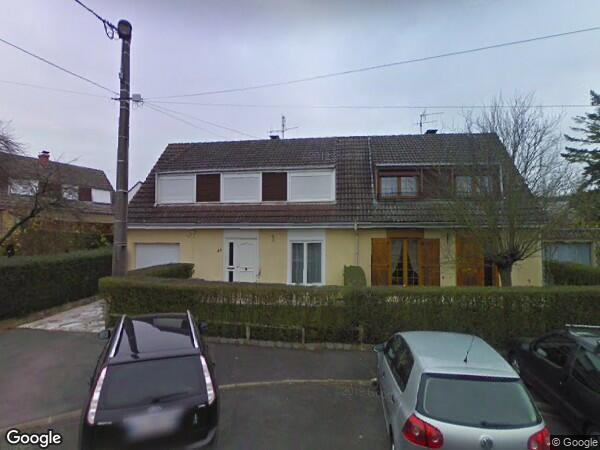 UN IMMEUBLE A USAGE D'HABITATION