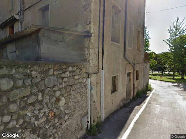 UN  APPARTEMENT A USAGE D'HABITATION AVEC CAVE