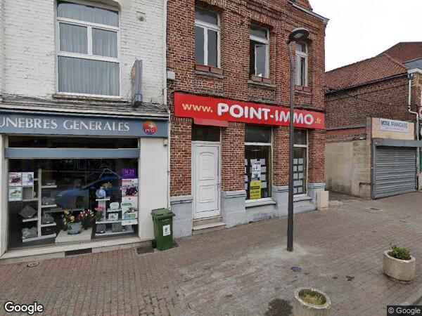 UN  IMMEUBLE A USAGE DE COMMERCE ET D'HABITATION