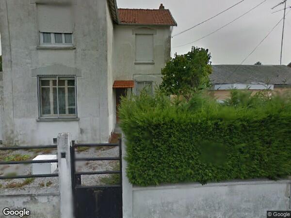 UNE  MAISON A USAGE D'HABITATION