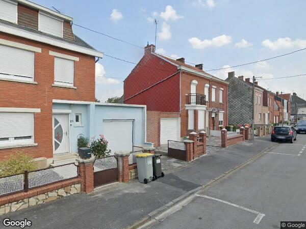 UNE  MAISON A USAGE D'HABITATION