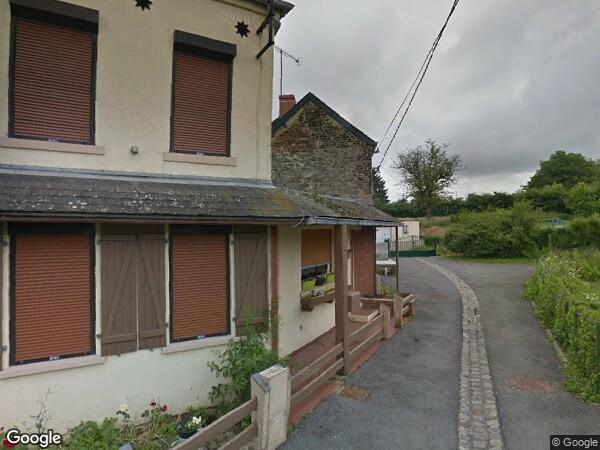 UNE  MAISON A USAGE D'HABITATION