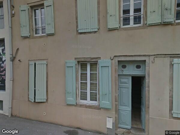 UNE PLACE DE STATIONNEMENT ET UN ATELIER DIVISÉ EN 4 APPARTEMENTS A RÉNOVER 