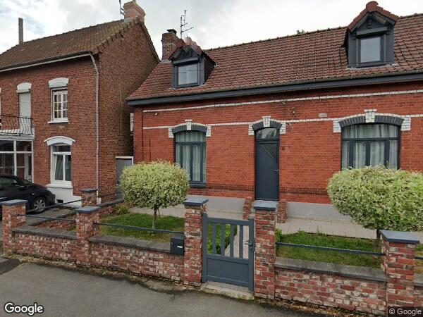 UNE  MAISON A USAGE D'HABITATION