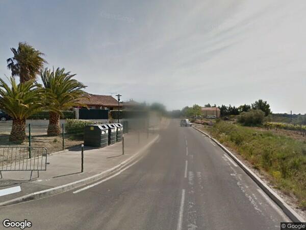 UNE  MAISON D'HABITATION AVEC PARKING AÉRIEN 