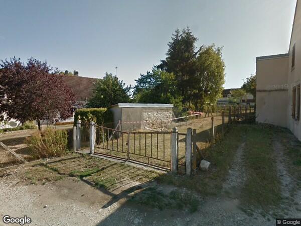 UNE  MAISON D'HABITATION ET UNE MAISON MITOYENNE