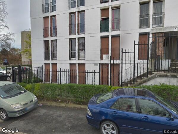 UN  APPARTEMENT AVEC UNE CAVE