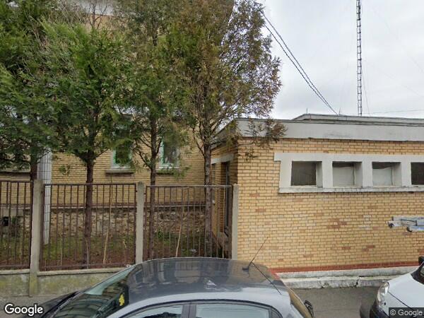 UNE MAISON ET UNE DÉPENDANCE