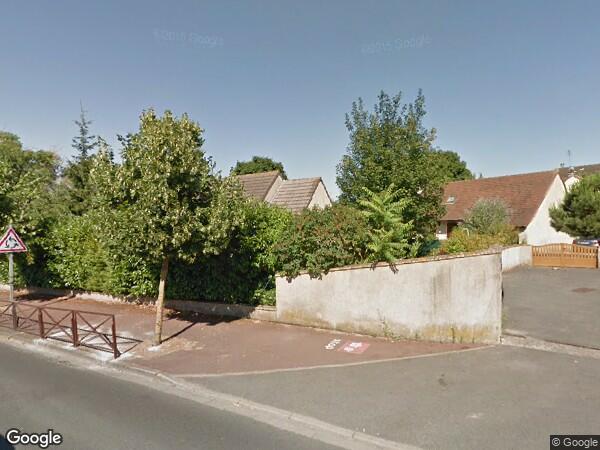 UN  APPARTEMENT DE 3 PIÈCES PRINCIPALES ET 2 AIRES DE STATIONNEMENT