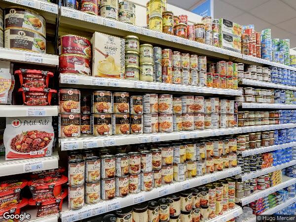 UN  APPARTEMENT AVEC UNE CAVE ET UN EMPLACEMENT DE VOITURE