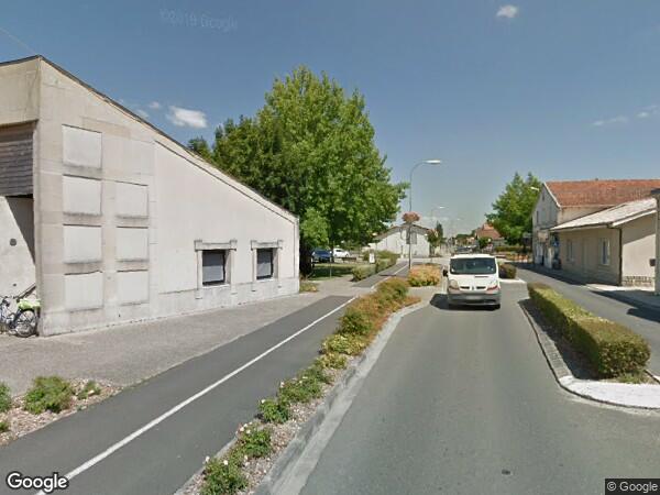 UN  APPARTEMENT AVEC BALCON, CELLIER ET PARKING COUVERT