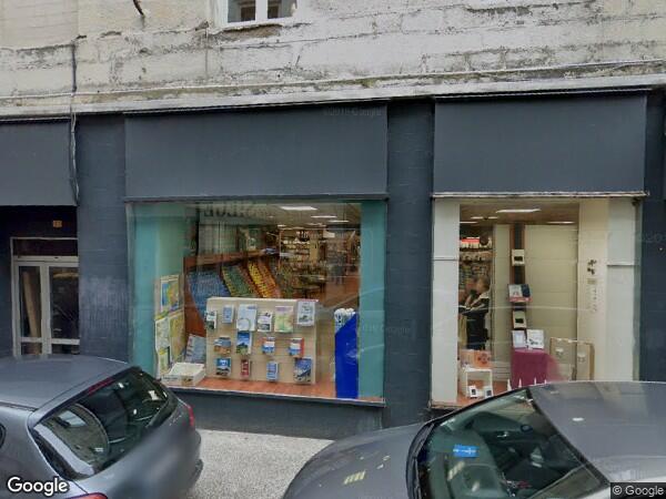 UN  APPARTEMENT ET DEUX CAVES