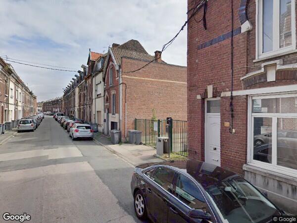 UNE  MAISON A USAGE D'HABITATION