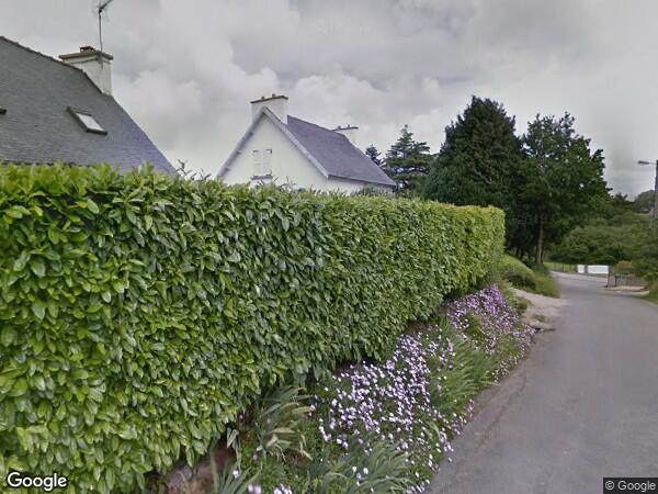 UNE  MAISON A USAGE D'HABITATION