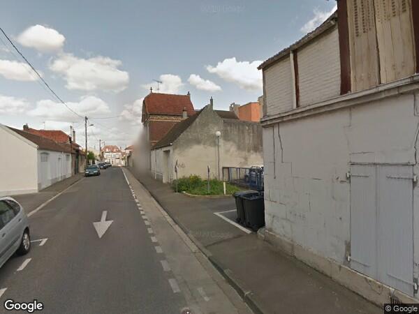 UN  APPARTEMENT AVEC UN EMPLACEMENT DE PARKING BOXÉ ET UNE PLACE DE PARKING