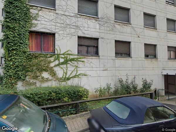 UN  APPARTEMENT DE 6 PIÈCES PRINCIPALES AVEC UN PARKING ET UNE CAVE