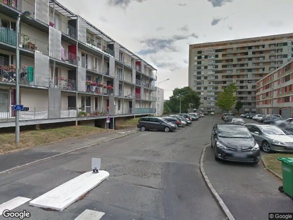 DEUX EMPLACEMENTS DE GARAGE PRIVATIF