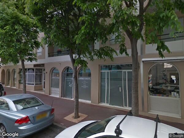 UN APPARTEMENT AVEC UN EMPLACEMENT DE PARKING ET UNE CAVE