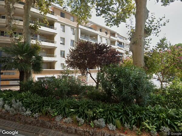 UN  LOCAL ET UN PARKING